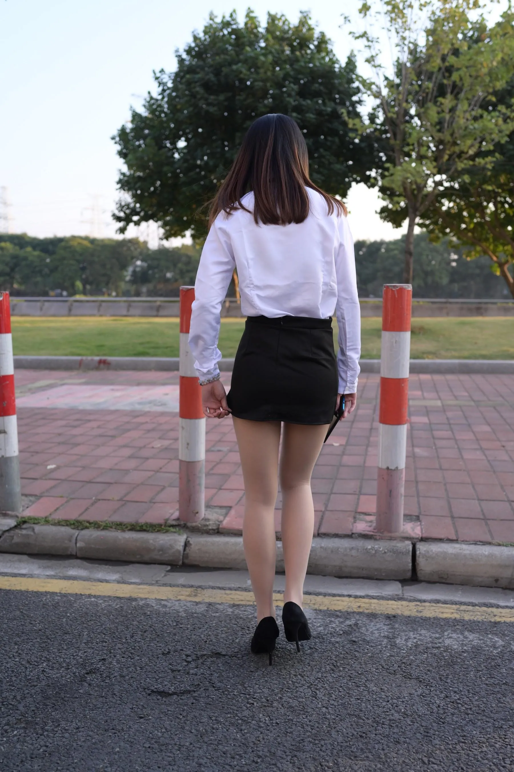 [魔镜街拍] NO.082 SM_0006街拍肉丝高跟制服ol小姐姐 [203P]插图8